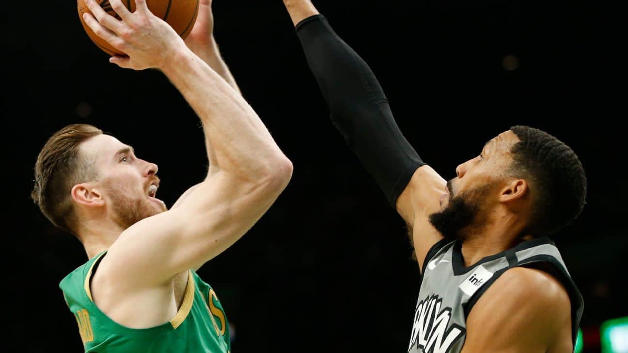 Celts' Hayward bruises knee, sits out 2nd half