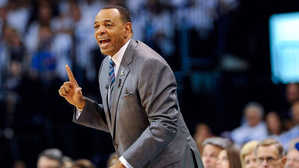 Source: Lakers assistant Hollins to stay behind