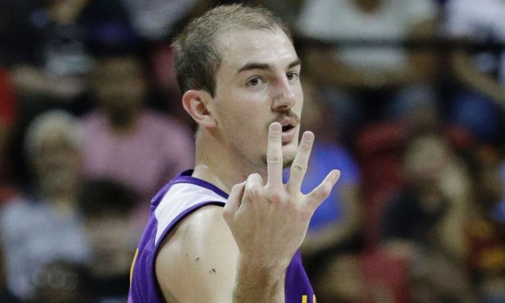 Caruso skips sister's wedding, stays with Lakers