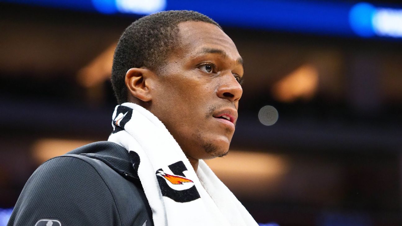 Lakers' Rondo breaks right thumb during practice