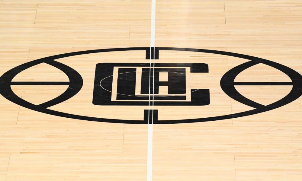 Sources: Clippers shut facilities after positive test