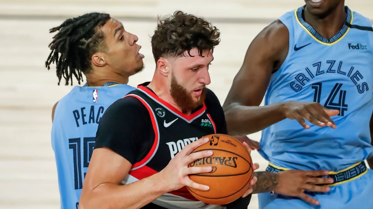 Grieving Nurkic carries Blazers to No. 8 seed