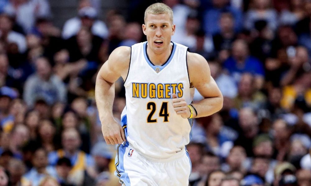 Plumlee, Pistons agree to $25M deal, agent says