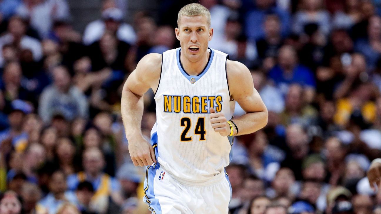 Plumlee, Pistons agree to $25M deal, agent says