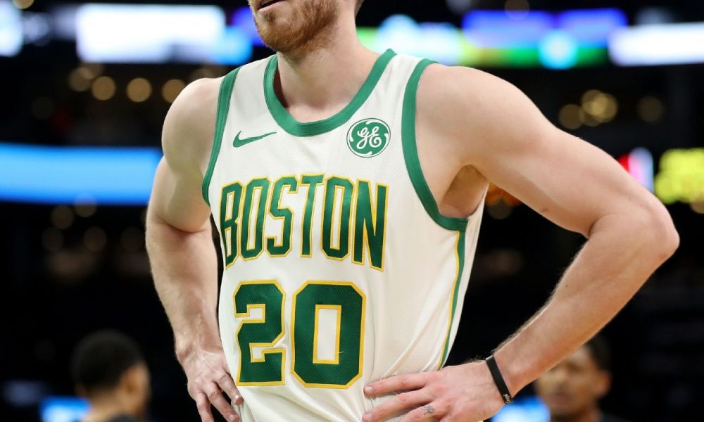 Sources: Celtics, Hayward push deadline to Thu.