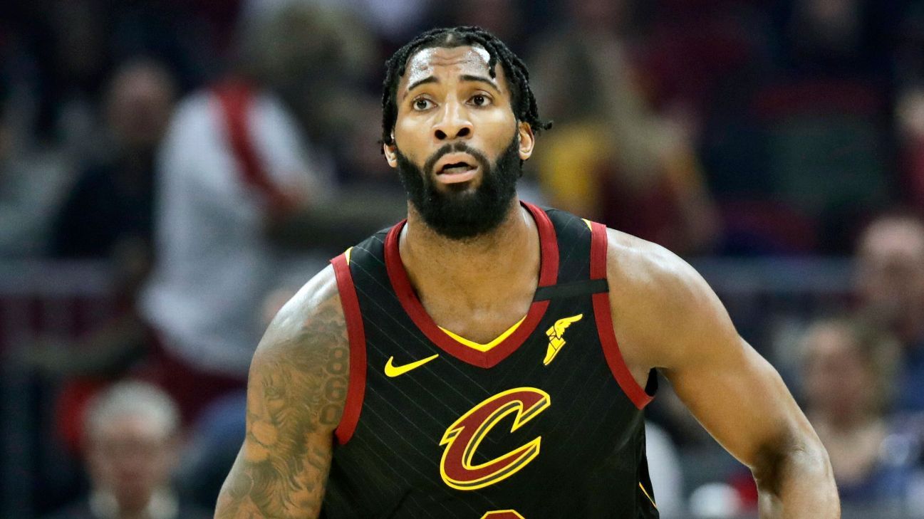 Drummond to exercise option, stay with Cavs