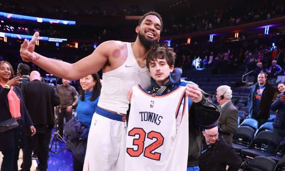 Karl-Anthony Towns gifts Timothée Chalamet jersey after Knicks win