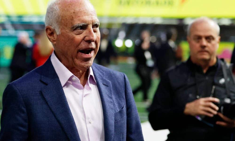 Eagles' Lurie not interested in buying Celtics