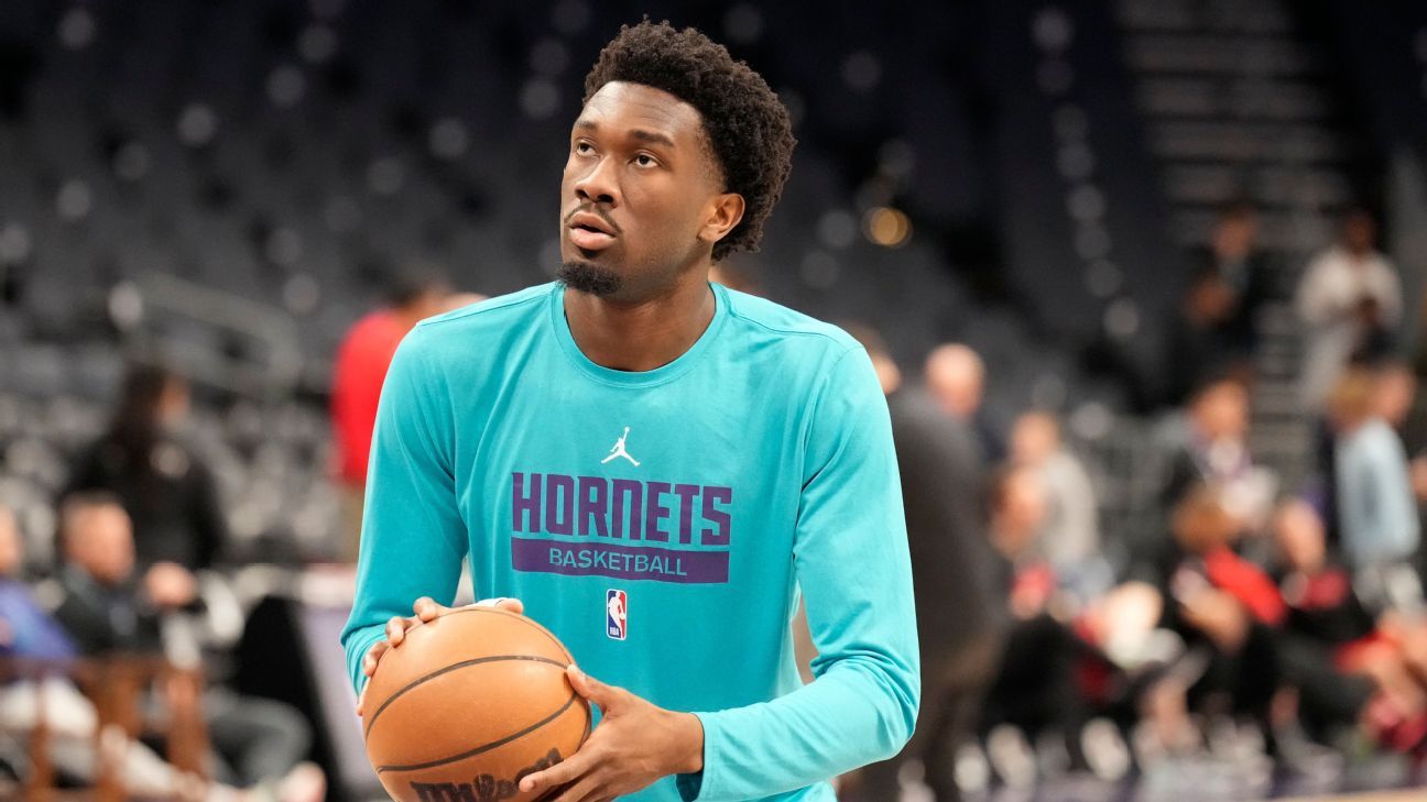 Sources: Lakers move for Hornets center Williams