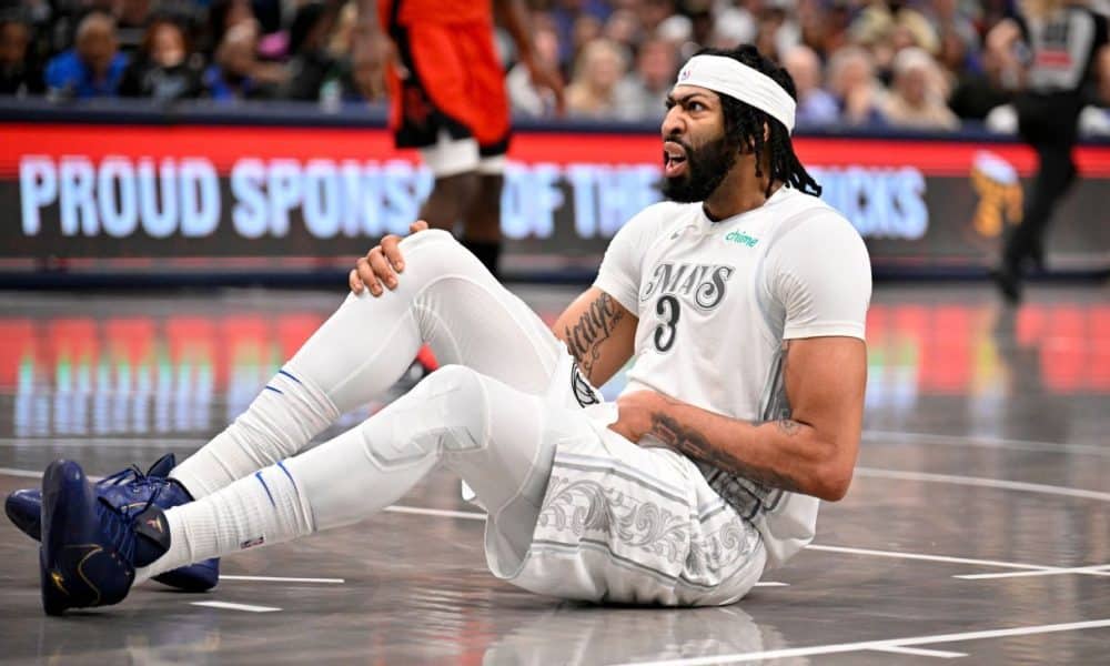 AD exits dominant debut with lower-body injury