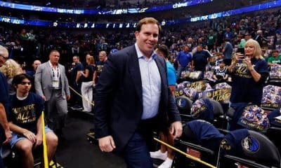 Mavs owner backs trade, says team isn't moving