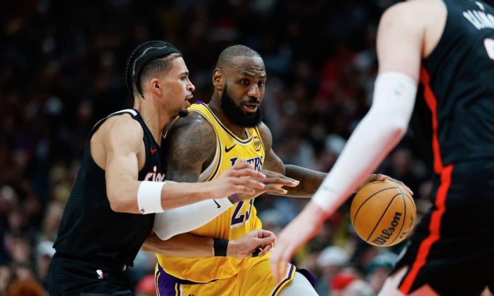 LeBron 'defies' age with another historic 40 in win