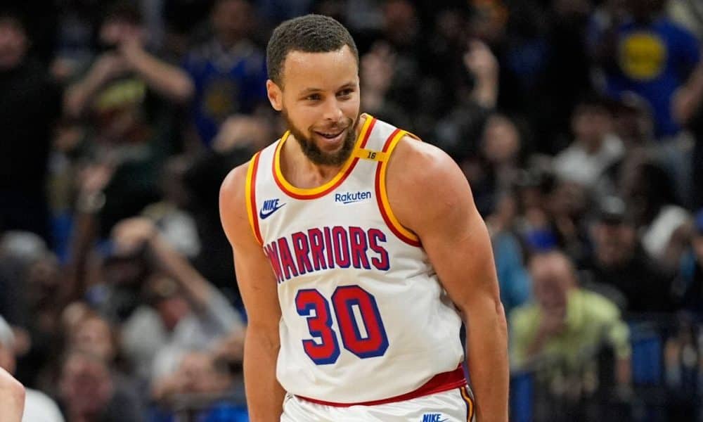 Curry cooks Magic with 12 3's, season-best 56