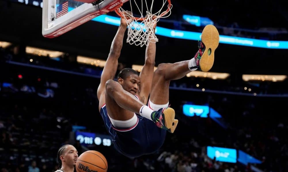 Mavs sign forward/center Jones to two-way deal