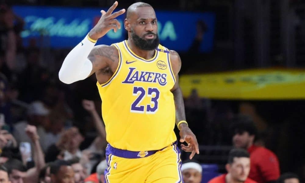 LeBron first in NBA to score 50K combined points