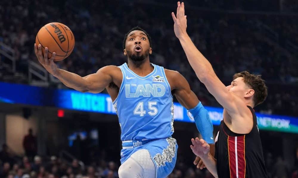 Red-hot Cavs first to earn playoff berth: 'Special'