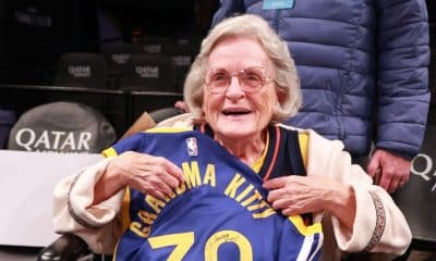 Stephen Curry finally meets 'superfan' Grandma Kitty, gives jersey before Warriors-Nets