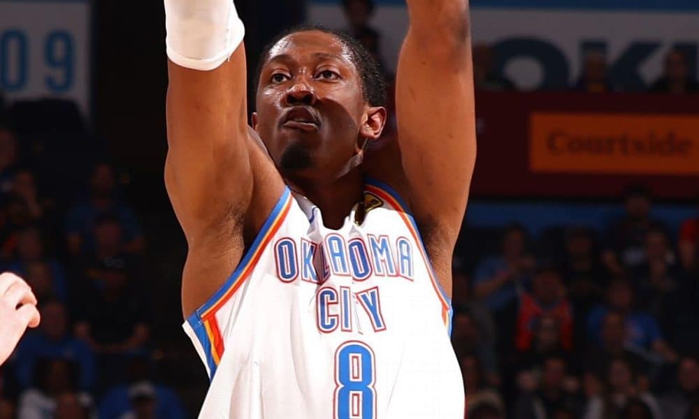 Thunder All-Star Williams (hip) exits loss early