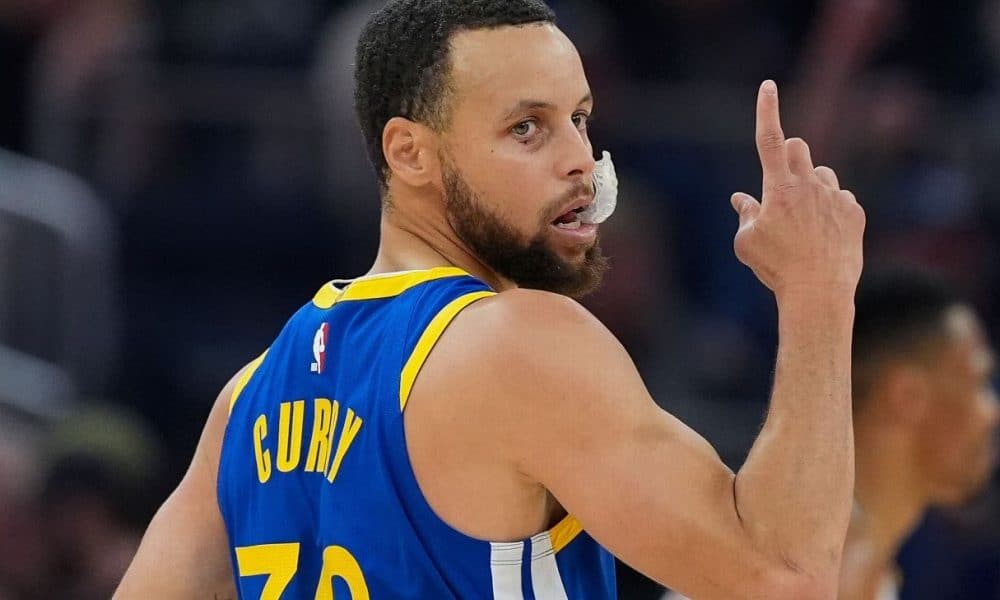 Kerr gives 'exhausted' Curry night off vs. Bucks