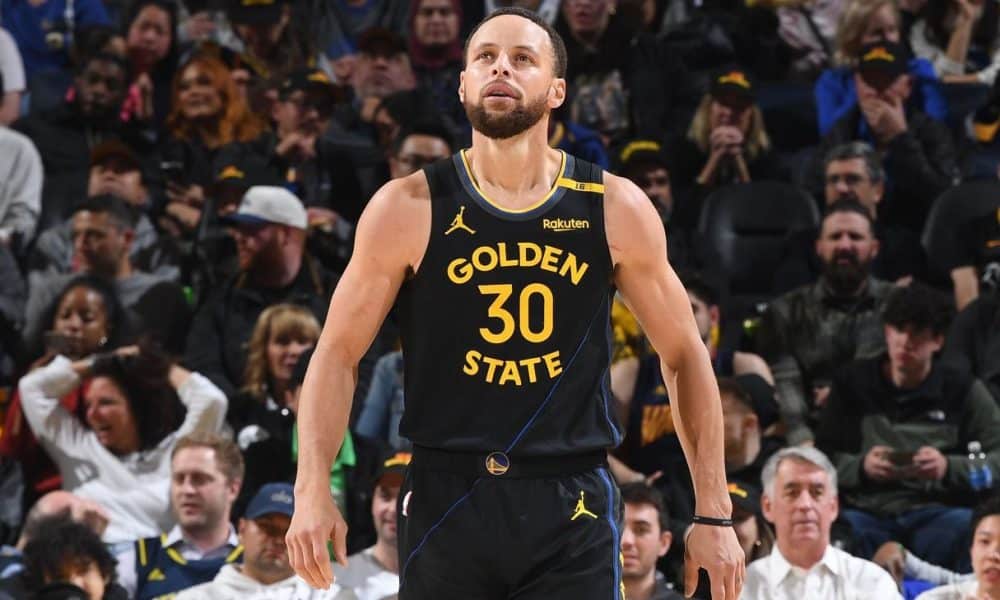 Dubs' Curry has contusion, no structural damage