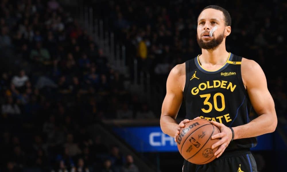 Warriors opt to sit Curry; eye Friday for return