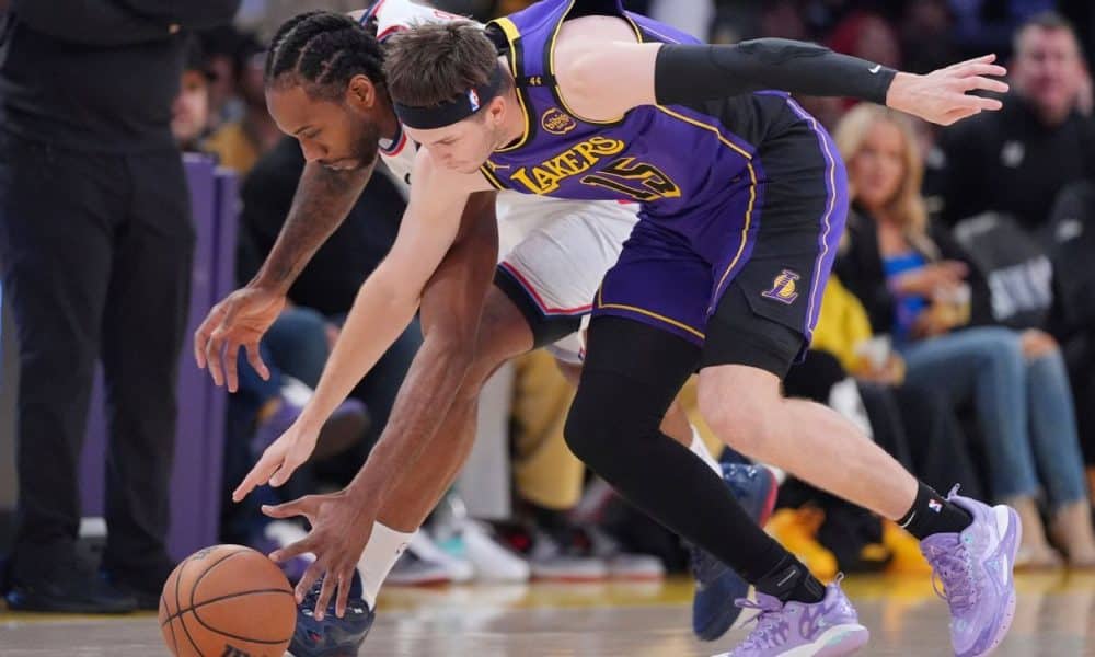 Lakers' Reaves exits, will undergo test on calf