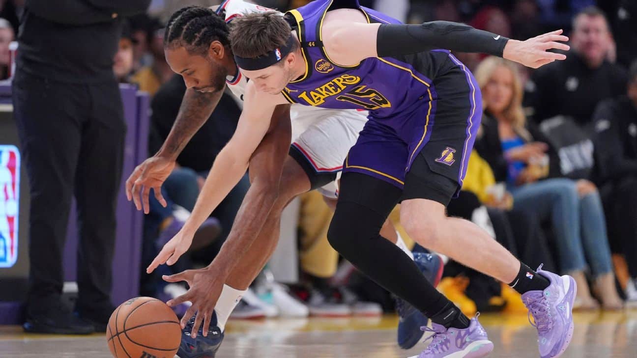 Lakers' Reaves exits, will undergo test on calf