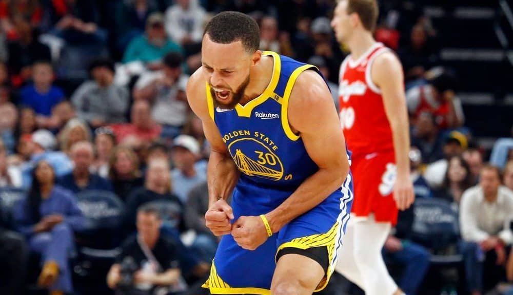Curry drops 52 as Dubs win wild one vs. Grizzlies