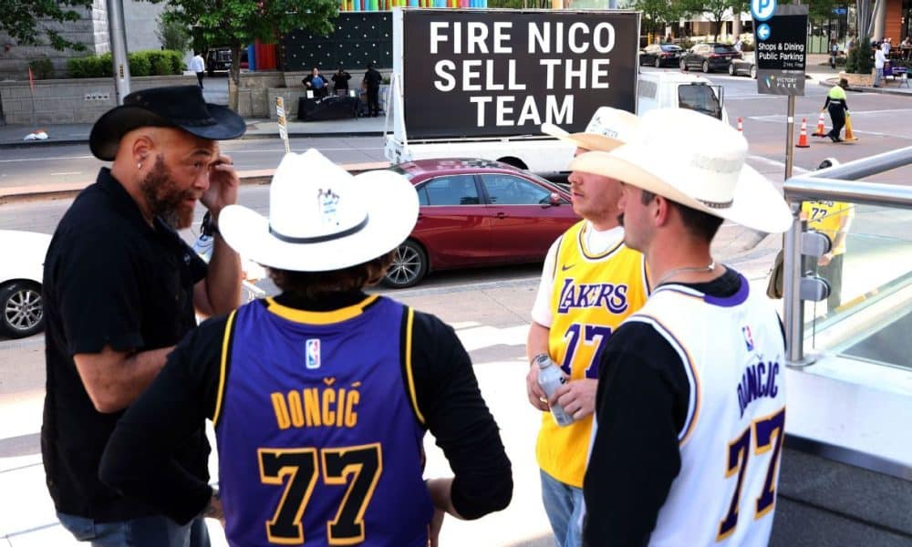 Dallas fans, still outraged, cheer Dončić's homecoming