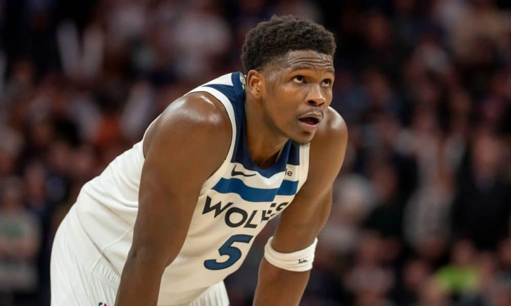 Edwards' 18th tech forces him out of Wolves' finale