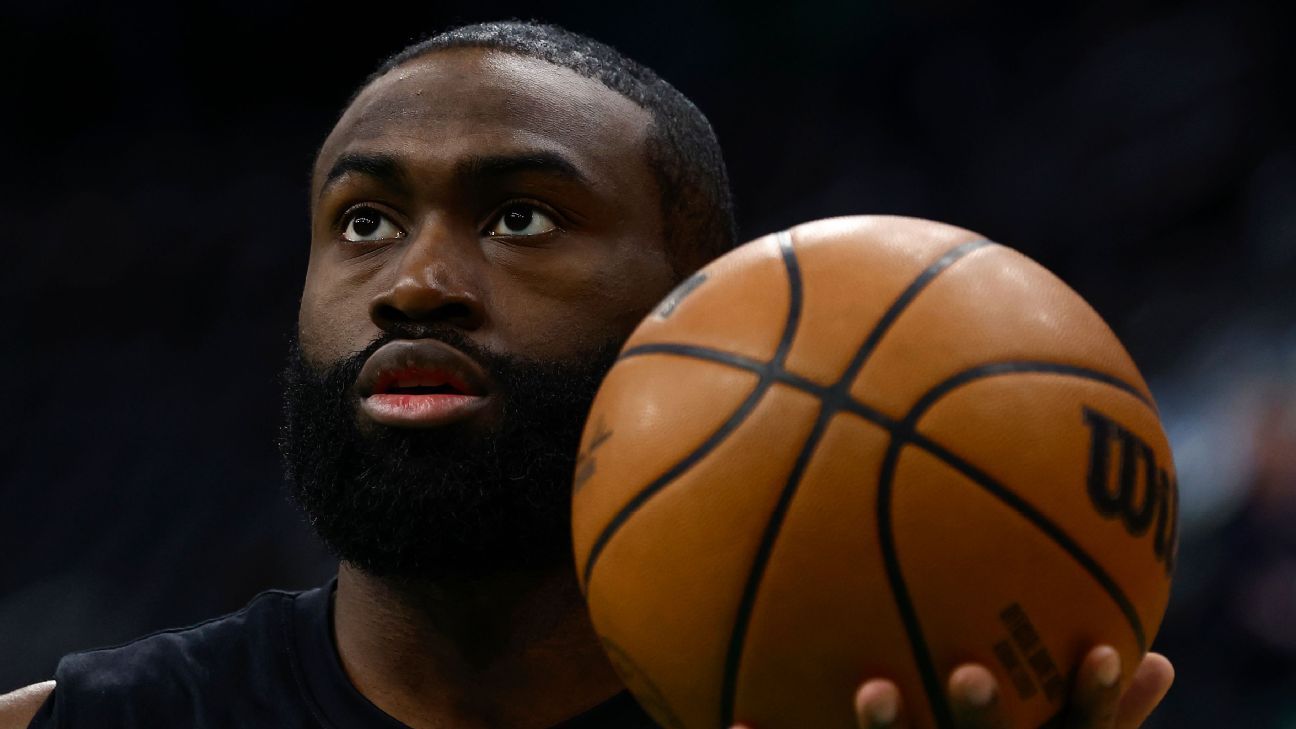 Sources: C's Brown got painkilling shot in knee