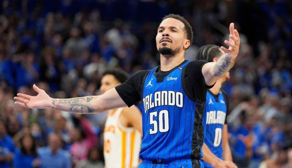 Anthony carries Magic past Hawks into playoffs