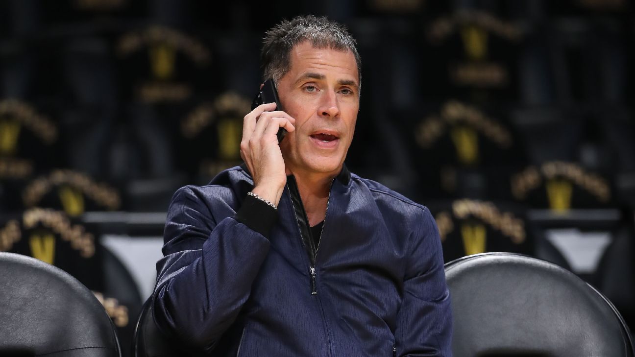 Lakers sign Pelinka to extension, add to his title