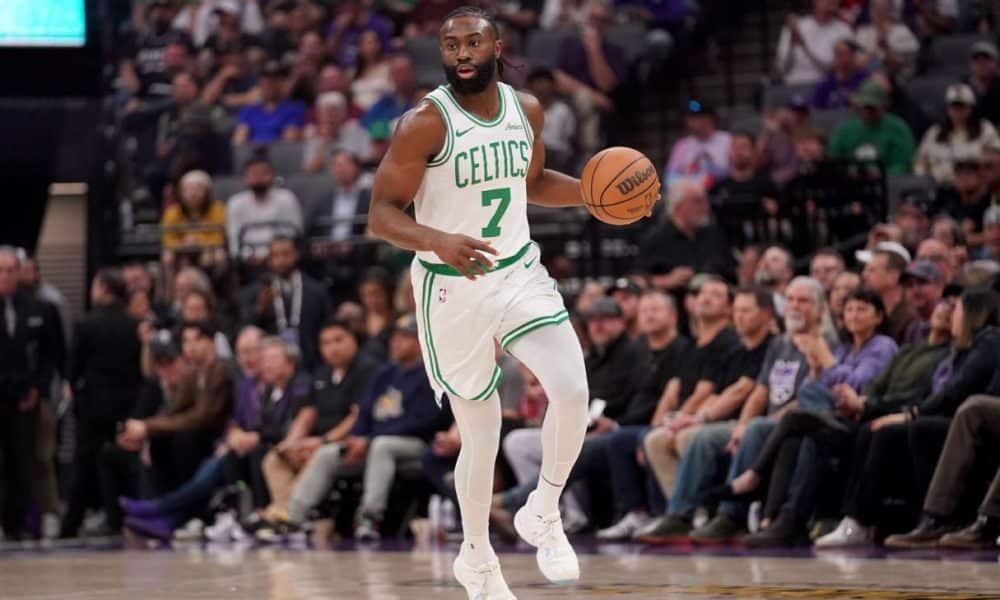 C's star Brown looks 'good' despite knee bruise