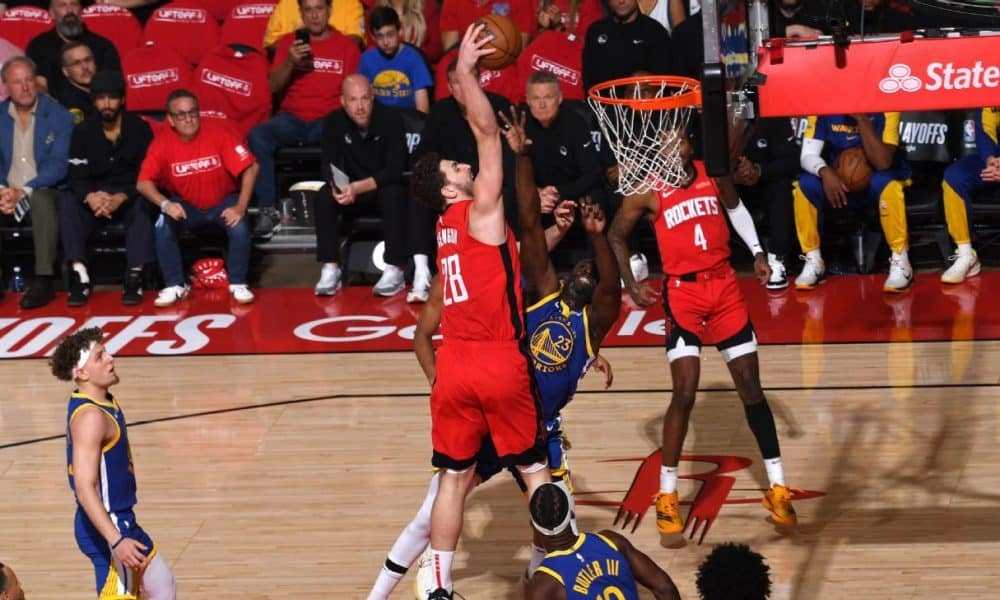 Alperen Sengun puts Draymond Green on a poster