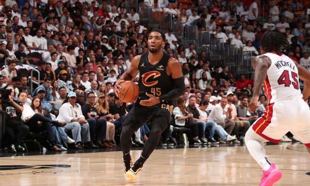 Cavs cap off historic sweep with 55-point win