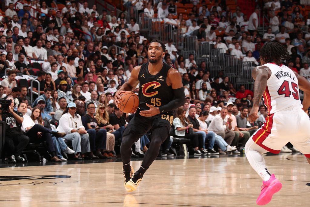 Cavs cap off historic sweep with 55-point win