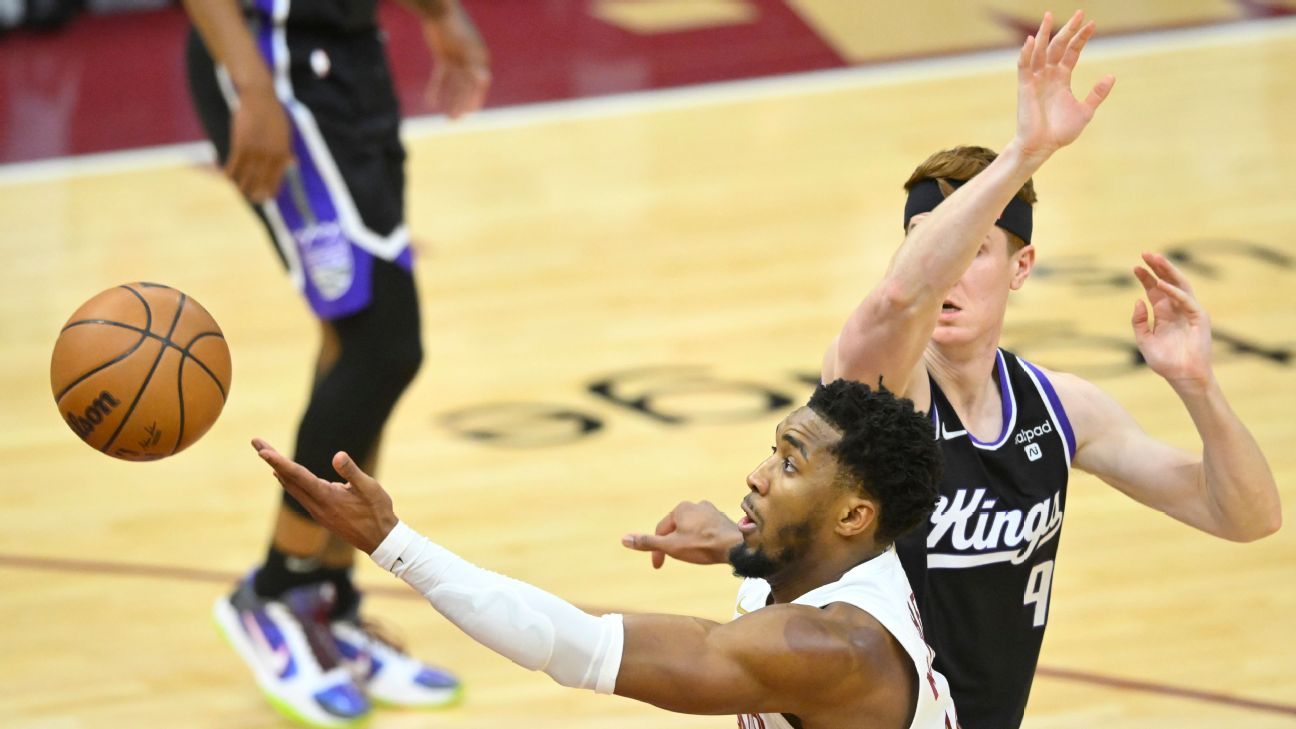 'There's really no plan:' How the self alley-oop has taken over the NBA