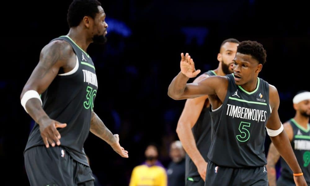 Wolves win third straight to knock out Lakers