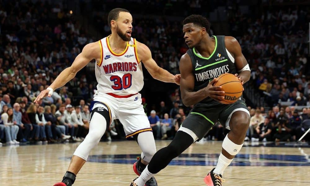 Follow live: Curry heads to locker room with apparent injury as Warriors hold edge over Wolves