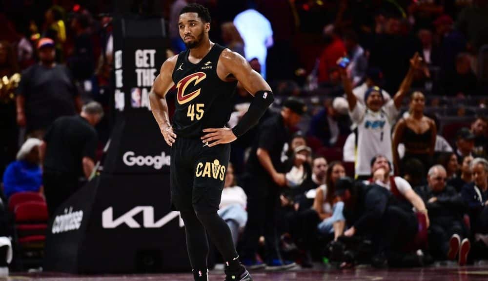 Mitchell can't believe Cavs' exit: 'Let city down'