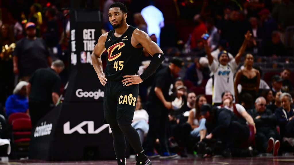 Mitchell can't believe Cavs' exit: 'Let city down'