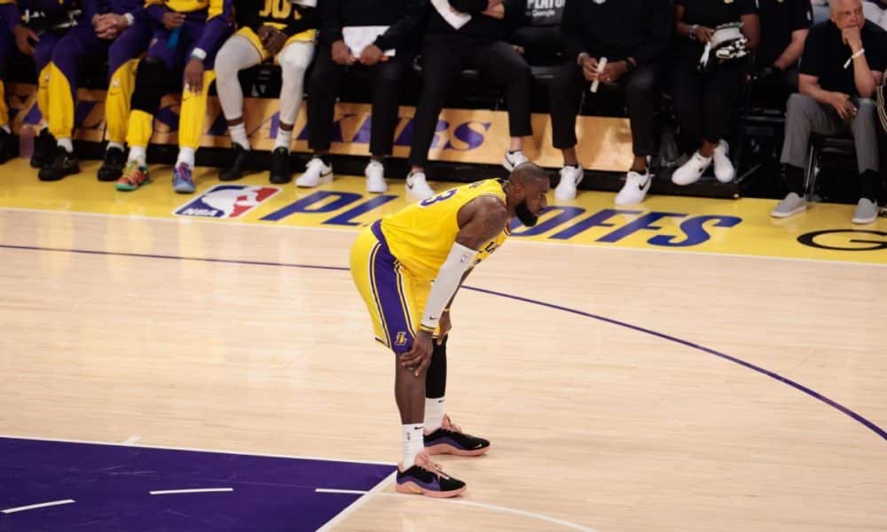 LeBron says focus is getting knee healthy by camp