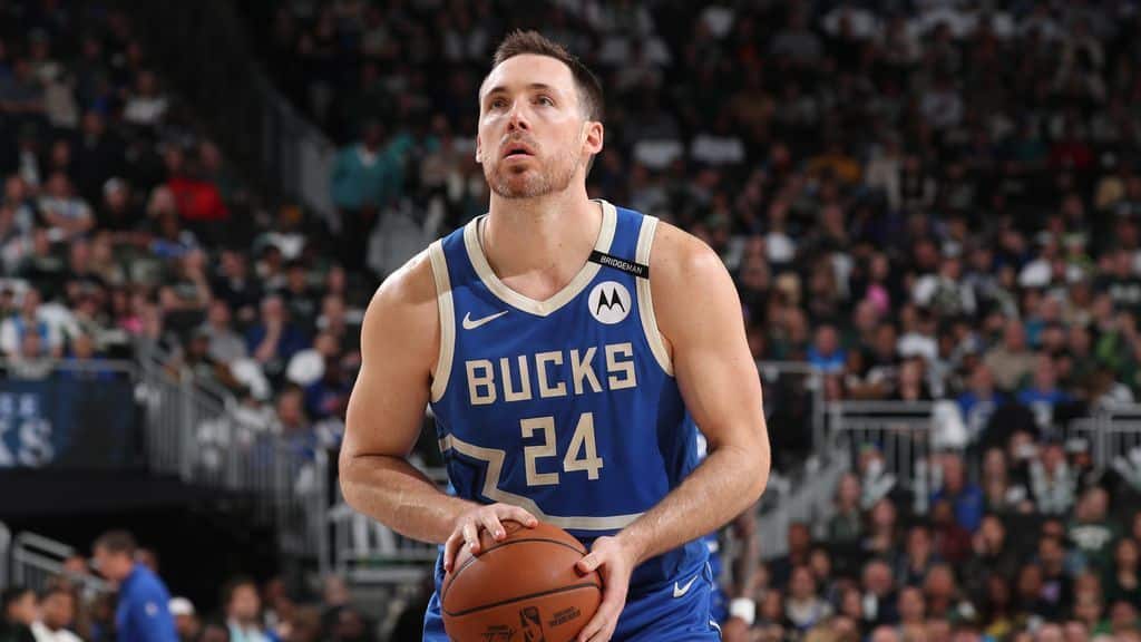 Sources: Bucks' Connaughton picks up option