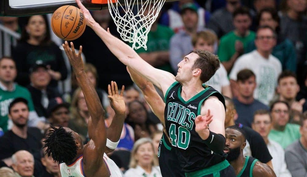 Sources: Ex-Celts center Kornet headed to Spurs