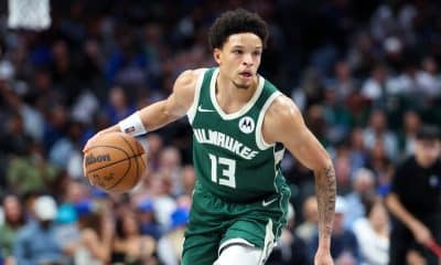 Rollins agrees to 3-year deal to return to Bucks