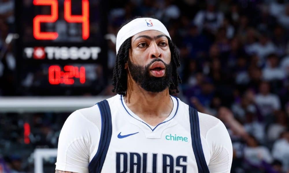 Sources: AD had surgery to fix detached retina