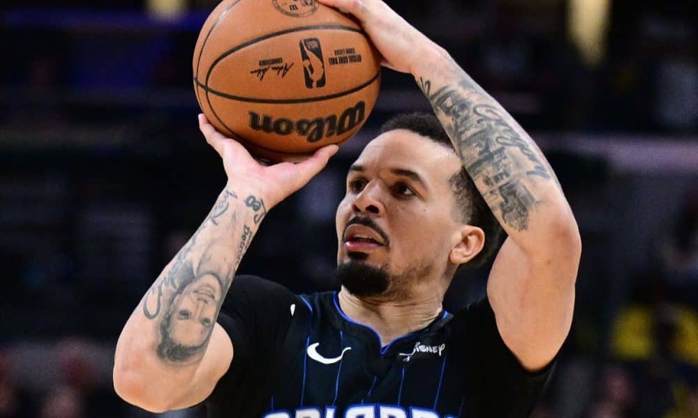 Sources: Anthony bought out, looks to join Bucks