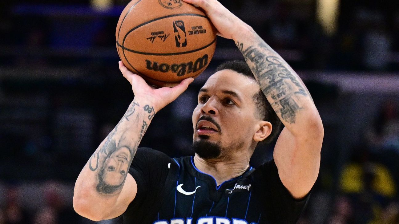 Sources: Anthony bought out, looks to join Bucks