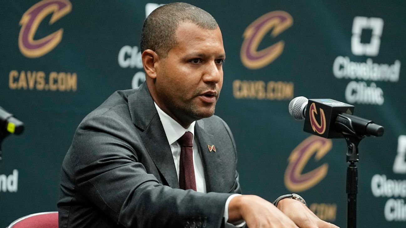 Sources: Cavs sign Altman, staff to extensions